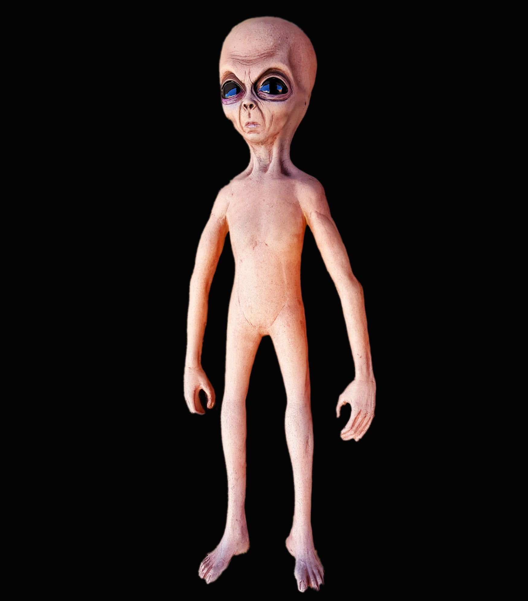 Distorted Alien 4.5 ft. Alien Prop Life-Sized Latex and Foam Filled – Distortions Unlimited