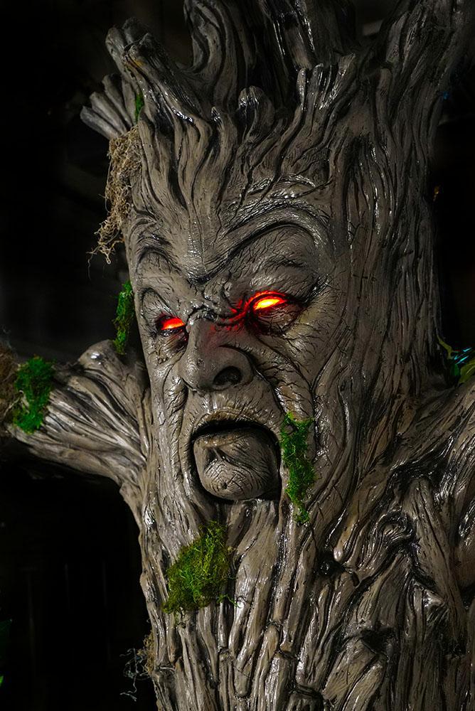 Evil Tree Giant Animatronic Haunt Prop with Glowing Red Eyes and Moving ...