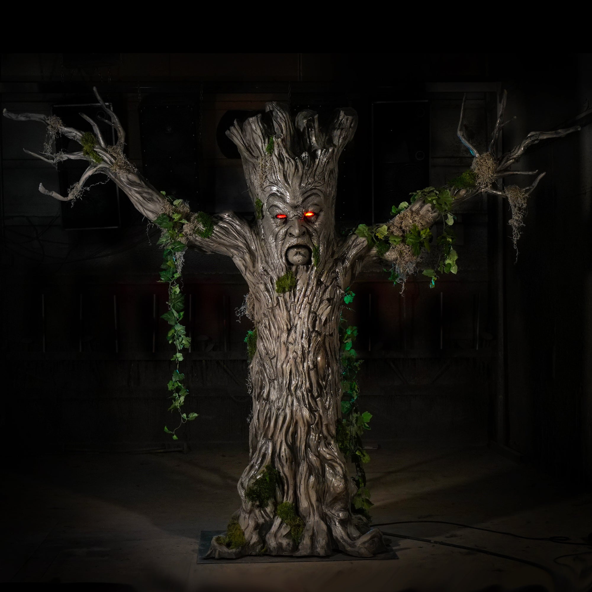 Evil Tree Giant Animatronic Haunt Prop with Glowing Red Eyes and Moving ...