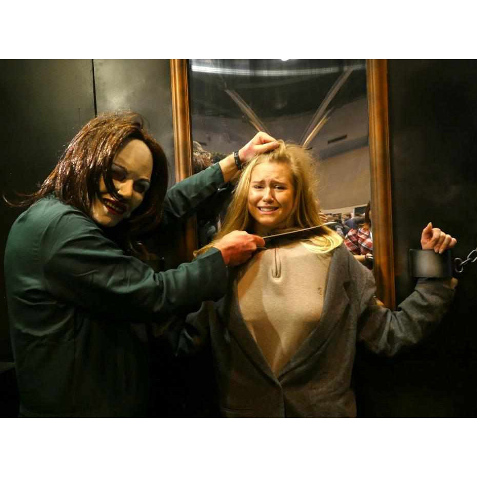 Shock Awe Illusion is a Shocking Severed Head Haunted House